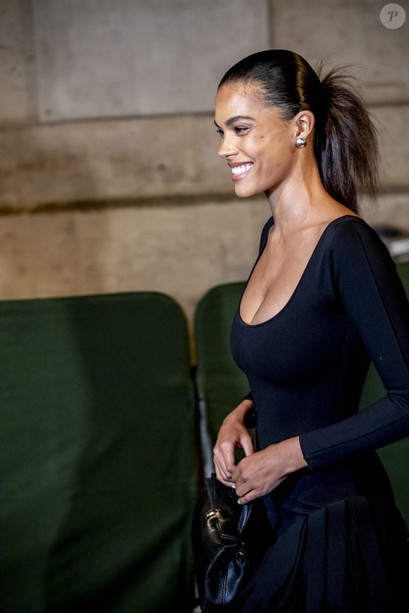 Et depuis un moment, elle a trouvé son équilibre dans une discipline qui réunit plusieurs sports

Tina Kunakey au défilé Jacquemus qui a clôturé la Semaine de la mode masculine de Paris. © Regina Voronina / Backgrid / Bestimage