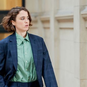 Il a été reconnu coupable d’agressions sexuelles aggravées sur l’actrice Adèle Haenel.

Adèle Haenel - Interruption de séance lors du procès en appel du réalisateur Christophe Ruggia accusé d'agressions sexuelles par Adèle Haenel reprend au palais de justice sur île de la Cité, chambre 2-5 de la cour d'appel de Paris, France, le 23 janvier 2026. © Julien Sarkissian/Bestimage