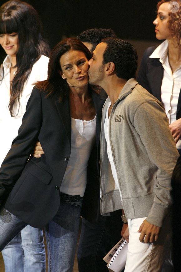 La princesse Stéphanie et Kamel Ouali se produisent sur scène lors du gala Fight Aids en l'honneur du musicien français Serge Gainsbourg, au Grimaldi Forum à Monte-Carlo, Monaco, le 20 mars 2008. Photo Marco Piovanotto/ABACAPRESS.COM