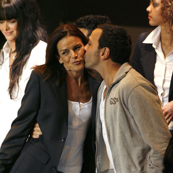 La princesse Stéphanie et Kamel Ouali se produisent sur scène lors du gala Fight Aids en l'honneur du musicien français Serge Gainsbourg, au Grimaldi Forum à Monte-Carlo, Monaco, le 20 mars 2008. Photo Marco Piovanotto/ABACAPRESS.COM
