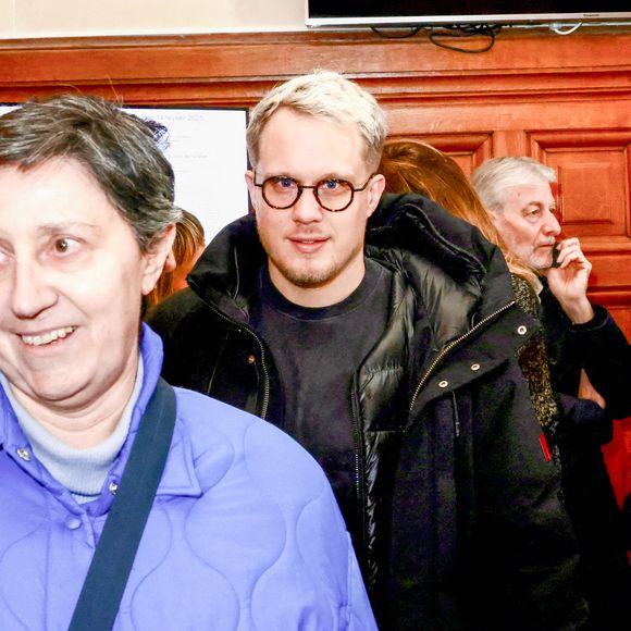 Exclusif - Danielle Moreau et Guillaume Genton - Plusieurs personnalités de C8 sont venues devant le Conseil d’État pour soutenir les chaînes de la TNT C8 et NRJ 12 pour l'audience de la dernière chance, à Paris, France, le 14 janvier 2025. © Jack Tribeca/Bestimage