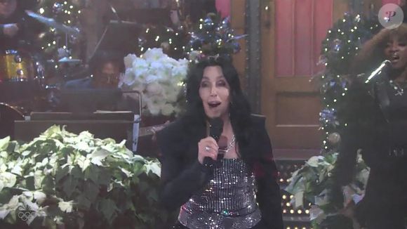 Cher revient au Saturday Night Live après 40 ans d'absence avec une performance festive pour les fêtes