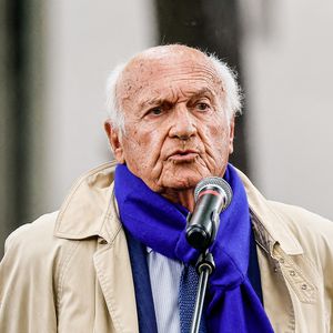 Pierre Nora - Obsèques de l'avocat pénaliste, ancien ministre, grand officier de la Légion d'honneur, Georges Kiejman au cimetière du Montparnasse dans le 14ème arrondissement de Paris, France, le 12 mai 2023. © Cyril Moreau/Bestimage