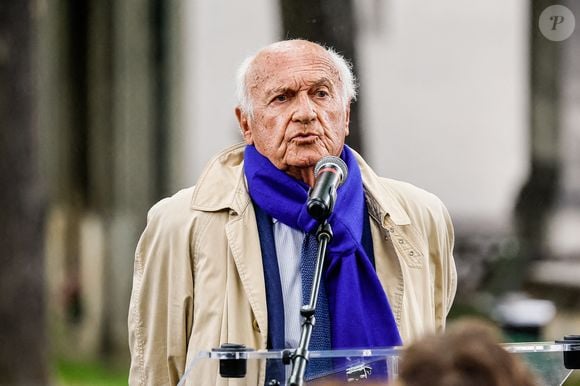 Pierre Nora - Obsèques de l'avocat pénaliste, ancien ministre, grand officier de la Légion d'honneur, Georges Kiejman au cimetière du Montparnasse dans le 14ème arrondissement de Paris, France, le 12 mai 2023. © Cyril Moreau/Bestimage