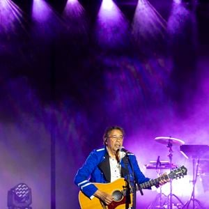 Exclusif - Laurent Voulzy - Laurent Voulzy en concert sur la scène du théâtre de Verdure lors du 41ème Festival de Ramatuelle, le 9 août 2025. 
© Cyril Bruneau / Bestimage