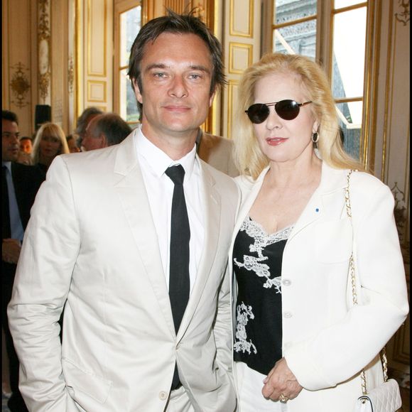 “C’était un espèce de cérémonial un peu étrange, on va dire et puis elle est tellement touchante”, ajoute-t-il sur le concert de Sylvie Vartan

Archives - Sylvie Vartan et David Hallyday à Matignon. OLIVIER BORDE / BESTIMAGE