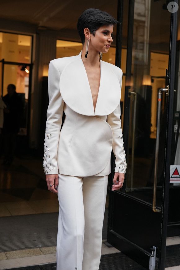 Eve Gilles - Les célébrités au défilé Stéphane Rolland "Collection Haute Couture Printemps/Eté 2025" lors de la Fashion Week de Paris (PFW), le 28 janvier 2025.

© Lucia Sabatelli / Bestimage