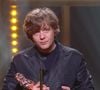 Dans son spectacle Sexe, grog & rocking chair, il rend hommage à cet homme marqué par la dépression et le syndrome de Diogène.

Capture France 2.