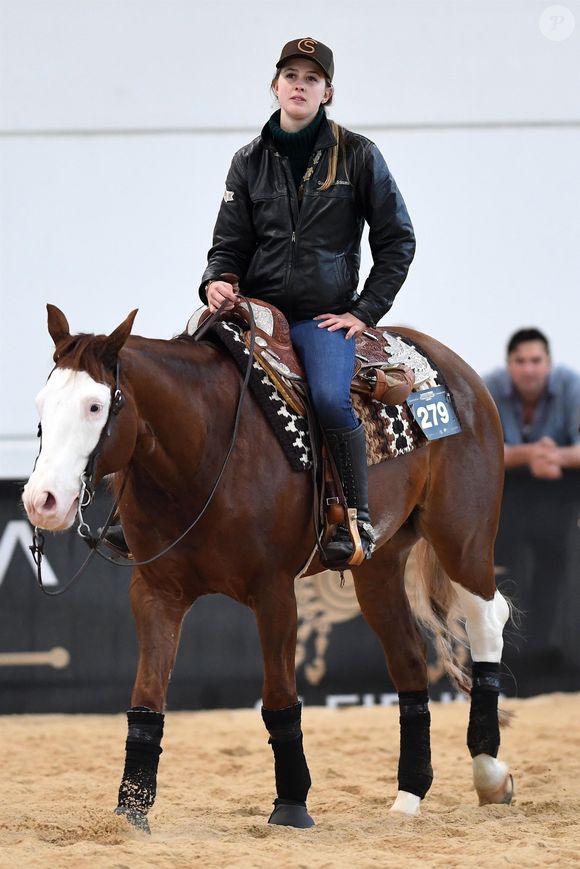 "Je ne pourrais pas me passer des chevaux. Ils m’ont aidée à traverser tout ça" a-t-elle confié.

Gina Schumacher à une compétition à Vérone, le 7 novembre 2019. 

Photo : Backgrid Uk / Bestimage