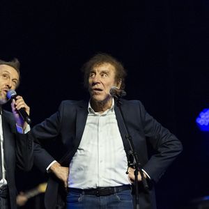 Une belle relation père-fils.

Alain Souchon et son fils Pierre sur la scène du Gala de la Fondation Recherche Alzheimer à l’Olympia, le 17 mars 2025. © Olivier Borde - Bertrand Rindoff / Bestimage