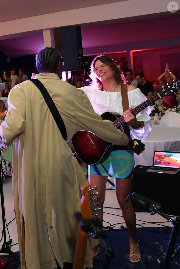 Exclusif - Keziah Jones et Vanille Clerc lors du Showcase de Vanille et Keziah Jones lors du Longines Paris Eiffel Jumping le 20 juin 2025

© Perusseau / Veeren / Bestimage