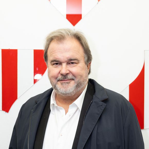 Exclusif - Pierre Hermé - Performance artistique de la chanteuse Yseult durant l'exposition de Miles Greenberg et Daniel Buren organisée par Reiffers Initiative à Paris le 23 Octobre 2025. © Jerémy Melloul / Bestimage