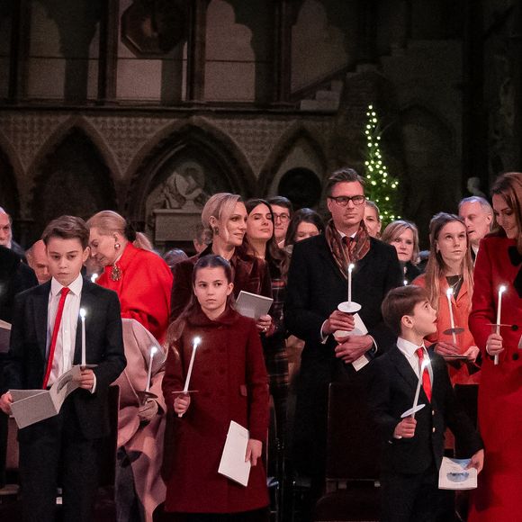 Aujourd'hui, la famille du prince William continue d'honorer les traditions royales... mais elle n'est plus unie.

Le prince de Galles, le prince George, la princesse Charlotte, le prince Louis et la princesse de Galles pendant le service de chants Together At Christmas à l'abbaye de Westminster à Londres. Vendredi 6 décembre 2024. Photo Aaron Chown/PA Wire/ABACAPRESS.COM