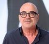 à travers la venue de figures clés de son entourage comme Jacques Veneruso 

Exclusif - Jacques Veneruso - Enregistrement de l'émission "Vivement dimanche" spécial Céline Dion au studio Rive gauche, presentée par Michel Drucker. Diffusion sur France 3 le 6 septembre 2026. © Guillaume Gaffiot/Bestimage