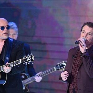 Exclusif - Pascal Obispo et Bénabar lors de l'enregistrement de l'émission "Vivement dimanche" au studio Rive Gauche, présentée par M. Drucker avec une diffusion sur France 3 le 1er février 2026. © Guillaume Gaffiot/Bestimage