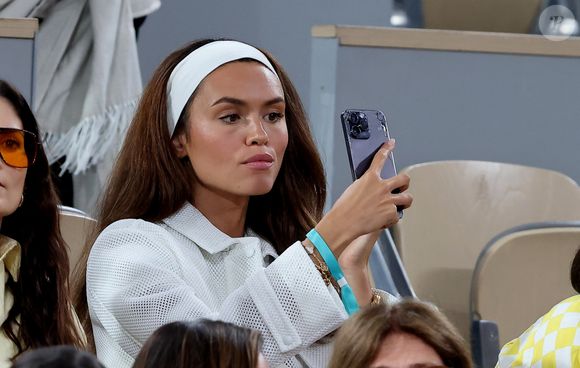 Diane Leyre (Miss France 2022) dans les tribunes lors des Internationaux de France de Tennis de Roland Garros 2025, à Paris, France, le 4 juin 2025. © Jacovides-Moreau/Bestimage