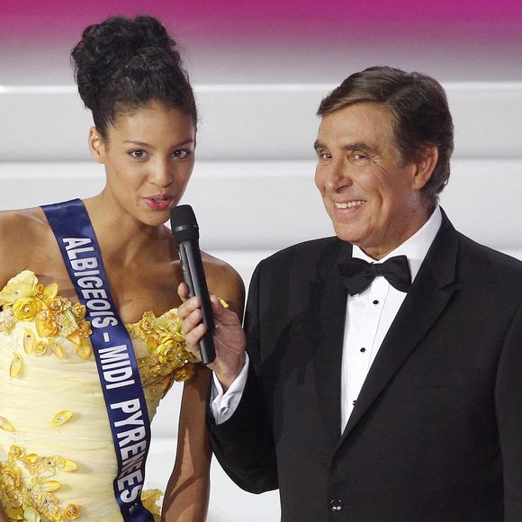 L'élection de Miss France 2009 a eu lieu le 6 décembre 2008 au théâtre du Puy du Fou en Vendée. La gagnante du concours Miss France 2009 est Chloe Mortaud, Miss Albigeois qui a recu la couronne avec beaucoup d'emotion. Photo Patrick Bernard/Abaca