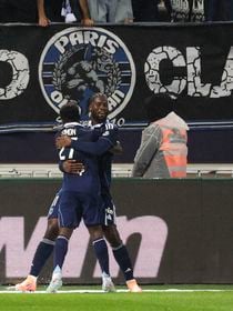 Pour 6,5 millions d'euros, ce footballeur a quitté la Bretagne pour une petite ville de 7900 habitants au Sud de Paris