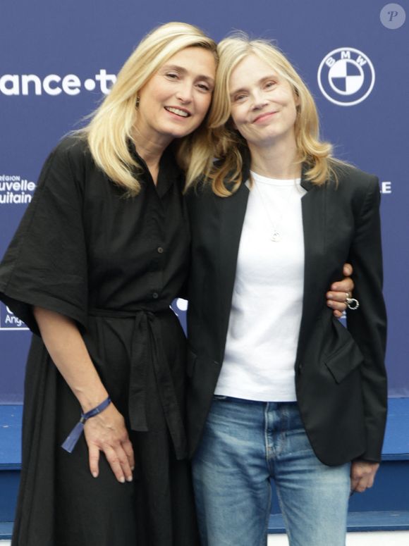 Julie Gayet, Isabelle Carré - Arrivées au cinéma CGR lors de la 18ème édition du Festival du Film Francophone de Angoulême (FFA) le 27 août 2025.

© Coadic Guirec / Bestimage