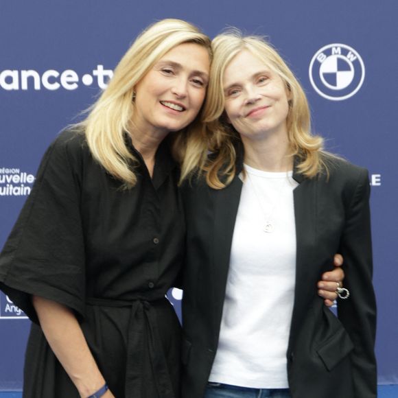 Julie Gayet, Isabelle Carré - Arrivées au cinéma CGR lors de la 18ème édition du Festival du Film Francophone de Angoulême (FFA) le 27 août 2025.

© Coadic Guirec / Bestimage