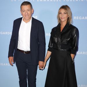 Thierry Birles, un homme qui se faisait passer pour un lord irlandais passionné de voile et qui a arnaqué plusieurs millions d'euros à Dany Boon a été condamné à 5 ans d'emprisonnement et 300 000 euros d'amende.

Dany Boon et sa nouvelle compagne Clara Vello - Avant-première du film "Regarde" au Cinéma Pathé Wepler à Paris le 8 septembre 2025. © Coadic Guirec/Bestimage