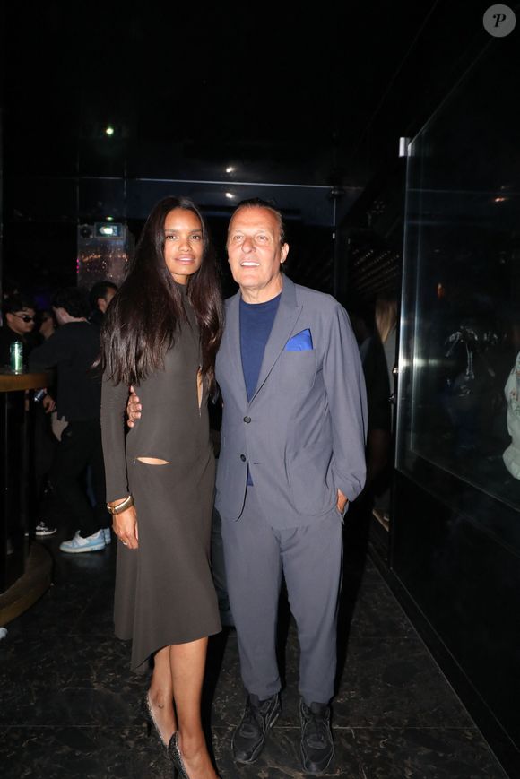 Jean Roch et sa femme Anaïs Monory - Jean Roch a reçu ses amis pour fêter la fermeture de son célèbre club privé, "VIP Room" à Saint-Tropez, après 29 ans d'existence, le 5 avril 2026. Après un dernier week-end de fête, du 3 au 5 avril 2026, le célèbre établissement sera remplacé par le "Lilly's Club".
© Franz Chavaroche / Bestimage