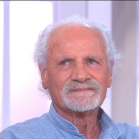 Yann Arthus-Bertrand a préparé son départ jusqu'au dernier détail, cet "essayage" hors du commun qu'il a réalisé pour le jour J