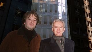 "Le type avait des chaussures..." : Bernard Arnault ne laisse rien passer chez LVMH, les vendeurs en savent quelque chose