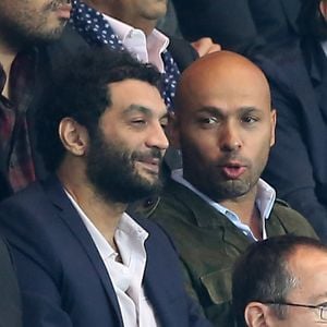 Eric Judor et Ramzy Bedia - People au match de Champions League entre le Psg et le Benfica au parc des princes a Paris le 2 octobre 2013. 
Crédit : CYRIL MOREAU / BESTIMAGE