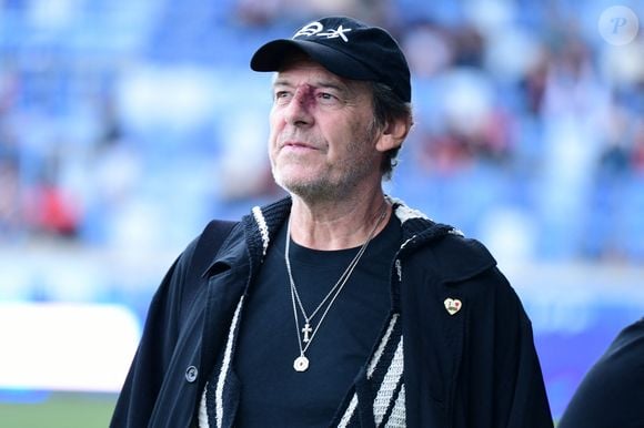 Jean-Luc Reichmann - Célébrités lors du match de gala caritatif entre l'équipe de Nico Capone et celle de Redouane Bougheraba au profit des fondations Théodora et Terres d'espoir en faveur des enfants hospitalisés et des personnes en difficulté au stade de la Tuiliere à Lausanne en Suisse le 6 Septembre 2025. © Romain Doucelin/Bestimage