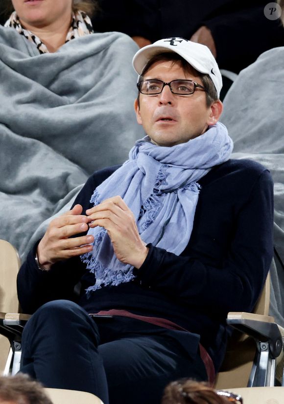 Thomas Sotto - Célébrités dans les tribunes des internationaux de France de Roland Garros à Paris le 31 mai 2022. Cyril Moreau - Dominique Jacovides/Bestimage