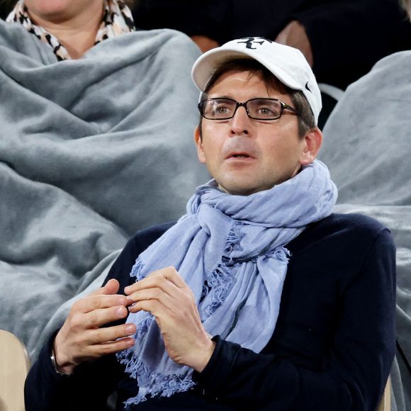 Thomas Sotto - Célébrités dans les tribunes des internationaux de France de Roland Garros à Paris le 31 mai 2022. Cyril Moreau - Dominique Jacovides/Bestimage