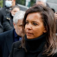 Karine Le Marchand a tout prévu ! Son mas près d'Aix-en-Provence possède un endroit spécial et pratique pour récupérer ses colis