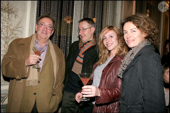 Gérard Chaillou, Alexandre Pesle, Jeanne Savary et Sylvie Lœillet à la soirée de la générale de la pièce d'Alain Bouzigues au Théâtre du Gymnase. 

Photo : Baldini / Bestimage