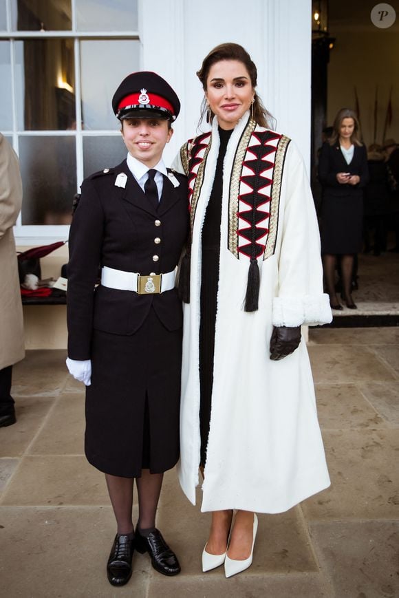 L-R : La princesse Salma de Jordanie et sa mère, la reine Rania Al Abdullah, assistent au défilé des diplômés de l'Académie militaire de Sandhurst, à Sandhurst, au Royaume-Uni, le 25 novembre 2018. Photo by Balkis Press/ABACAPRESS.COM