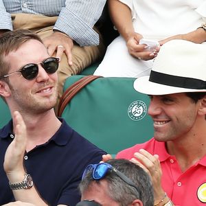 Le chanteur Mika et son compagnon Andy Dermanis - People dans les tribunes lors de la finale homme des Internationaux de Tennis de Roland-Garros à Paris le 11 juin 2017.
© Dominique Jacovides-Cyril Moreau / Bestimage