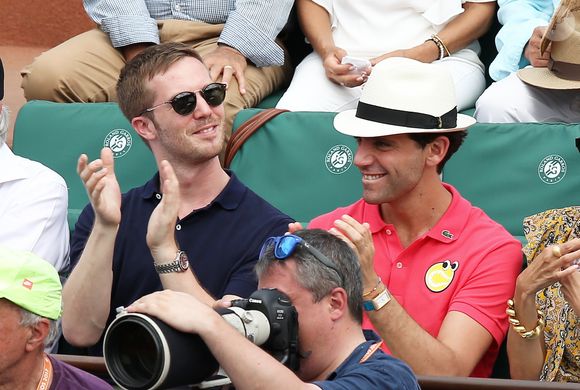 Le chanteur Mika et son compagnon Andy Dermanis - People dans les tribunes lors de la finale homme des Internationaux de Tennis de Roland-Garros à Paris le 11 juin 2017.
© Dominique Jacovides-Cyril Moreau / Bestimage