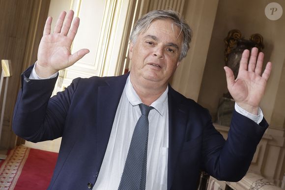 "À un moment, on peut accepter que la poésie rentre. On n’est pas obligé de mener des vies de merde", a-t-il affirmé sur le plateau d'Estelle midi. 

Alexandre Jardin ( Livre Les Gueux chez Michel Lafon ) - Personnalités au déjeuner débat de l'organisation Ethic à Paris le 9 septembre 2025.

© Cédric Perrin / Bestimage