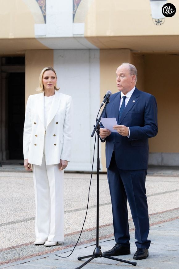 La rencontre s’inscrivait dans le cadre de la présidence monégasque du Comité des ministres du Conseil de l’Europe.

Le prince Albert II de Monaco et la princesse Charlène de Monaco ont accueilli au Palais princier les ambassadeurs et représentants permanents des 46 États membres de l'organisation du Conseil de l'Europe, Monaco le 2 septembre 2026. © Olivier Huitel/Pool Monaco/Bestimage