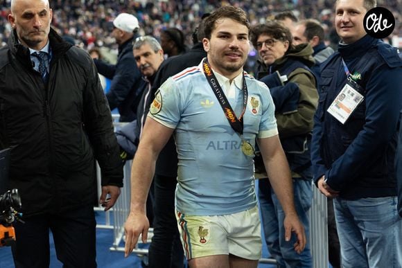 Antoine Dupont est maintenant tourné vers la finale du championnat qui aura lieu au stade de France à Paris samedi 27 juin

Exclusif - Antoine Dupont lors du match de rugby du Tournoi des Six Nations France contre Angleterre au Stade de France à Saint-Denis le 14 mars 2026.