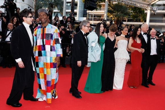 Le jury : Diego Céspedes, Isaach de Bankolé, Park Chan-wook, Demi Moore, Laura Wandel, Ruth Negga, Chloé Zhao, Stellan Skarsgård, Paul Laverty - Montée des marches pour la cérémonie de clôture du 79ème Festival International du Film de Cannes, le 23 mai 2026. © Jacovides-Moreau / Bestimage