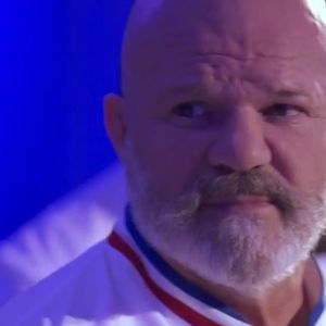 Philippe Etchebest en larmes face à Charles après son élimination de "Top Chef 2025", épisode du 4 juin, sur M6
