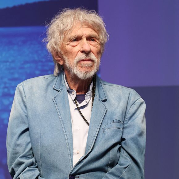 L’acteur Pierre Richard a lui aussi été faussement associé à la pétition.

Exclusif - Pierre Richard sur scène lors de la présentation de son film "L'homme qui a vu l'ours qui a vu l'homme" au festival "Ciné Comédies" à Lens-Liévin. © Denis Guignebourg/Bestimage