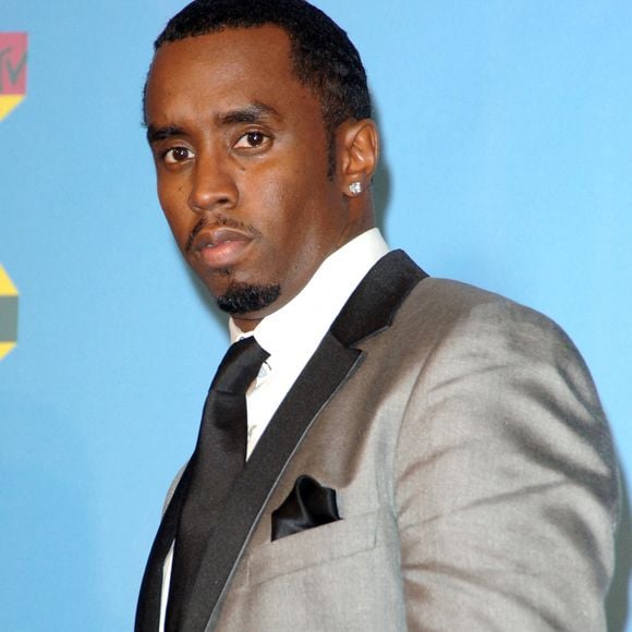 P. Diddy n’a pas pu assister à la cérémonie...

Sean 'P.Diddy' Combs pose dans la salle de presse des MTV Video Music Awards 2006 qui se sont déroulés au Radio City Music Hall à New York, NY, USA le 31 août 2006. Photo de Gregorio Binuya/ABACAPRESS.COM