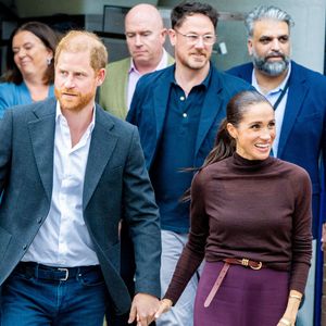 Le prince Harry et Meghan Markle se sont réinstallés au Royaume-Uni avec leurs enfants.

Le prince Harry, duc de Sussex et Meghan Markle, duchesse de Sussex, lors de la visite de l'association caritative pour la jeunesse et la communauté 'The Community Recording Studio' dans le quartier de St Ann’s à Nottingham.

Photo : Backgrid USA / Bestimage