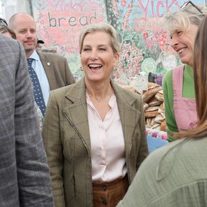 À ses côtés, le mari de Kate Middleton a pu compter sur la présence de Sophie Rhys-Jones

Sophie Rhys-Jones - Le prince de Galles, connu sous le nom de duc de Cornouailles lorsqu'il est en Cornouailles, et la duchesse d'Édimbourg assistent au Royal Cornwall Show au Royal Cornwall Showground, Whitecross, Wadebridge. Vendredi 6 juin 2025. Photo by Chris Jackson/PA Wire/ABACAPRESS.COM