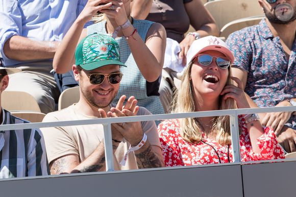 Jeff Panacloc et sa femme Charlotte de Hugo dans les tribunes  lors des internationaux de tennis de Roland Garros à Paris, France, le 2 juin 2019. © Jacovides-Moreau/Bestimage