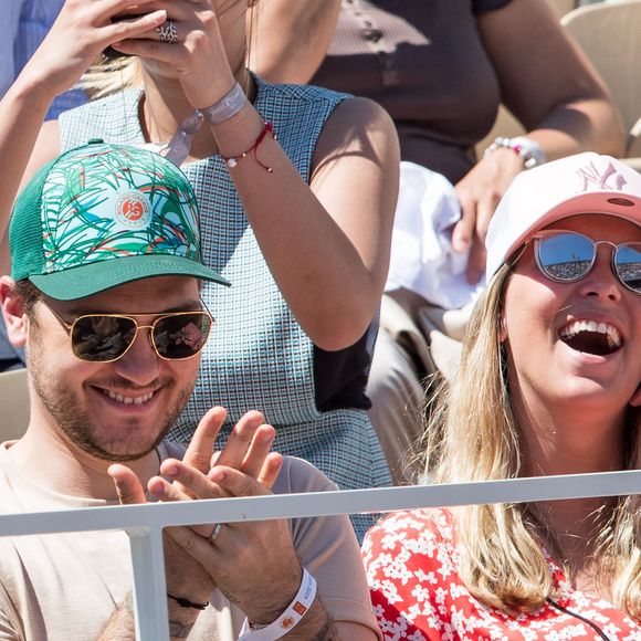 Jeff Panacloc et sa femme Charlotte de Hugo dans les tribunes  lors des internationaux de tennis de Roland Garros à Paris, France, le 2 juin 2019. © Jacovides-Moreau/Bestimage