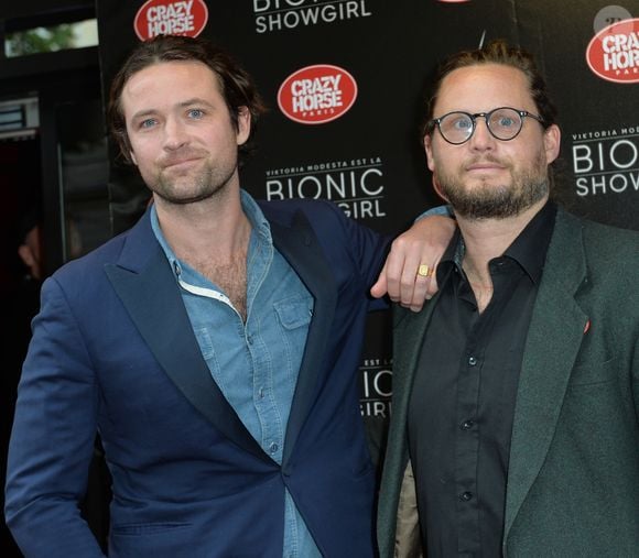 Louis-Marie de Castelbajac et Guilhem de Castelbajac - Photocall de la premiére du spectacle "Bionic Showgirl" avec V. Modesta au Crazy Horse à Paris le 3 juin 2019. © Veeren/Bestimage