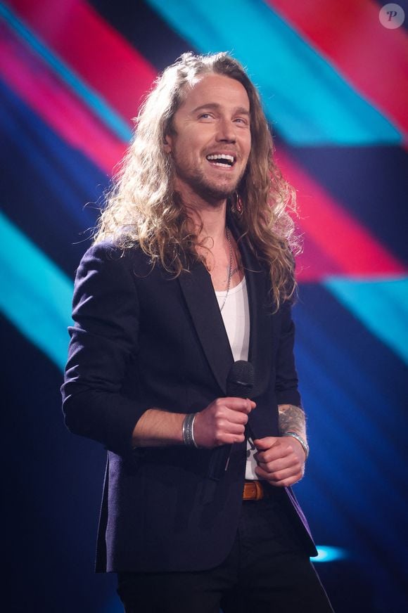 Le chanteur Julien Dore se produit lors de la finale de l'émission de télévision 'The Voice Belgique', par la chaîne de télévision belge francophone RTBF, mardi 13 avril 2021 à Liège Mediacite, Belgique. Photo Abaca